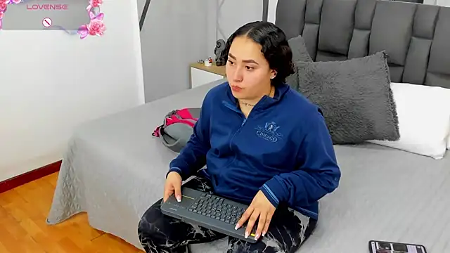 Snapshot of Ayla_martinez chatting on 5, 3, 2025 Ayla martinez online show from 5, 3, 2025