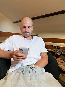 Snapshot of Greyoff chatting on 4, 6, 2026 Greyoff online show from 4, 6, 2026