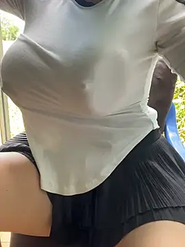 Snapshot of Bella_cum chatting on 11, 3, 2025 Bella cum online show from 11, 3, 2025