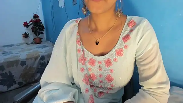 Snapshot of aarjulove chatting on 11, 4, 2026 aarjulove online show from 11, 4, 2026