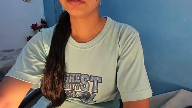 Snapshot of aarjulove chatting on 12, 4, 2026 aarjulove online show from 12, 4, 2026