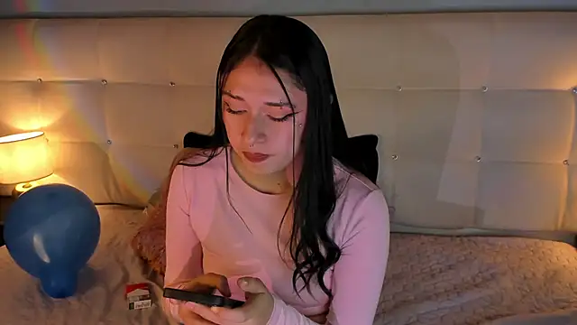 Zowi Hottiee online show from 12, 9, 2025