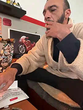 Snapshot of donnuozfutura chatting on 1, 2, 2025 donnuozfutura online show from 1, 2, 2025