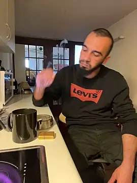 Snapshot of donnuozfutura chatting on 5, 2, 2025 donnuozfutura online show from 5, 2, 2025