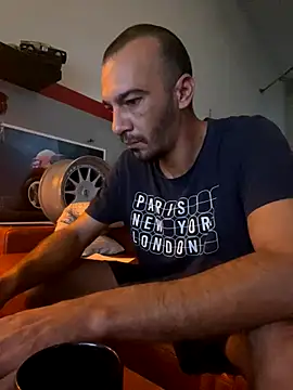 Snapshot of donnuozfutura chatting on 5, 10, 2025 donnuozfutura online show from 5, 10, 2025