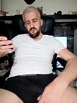 Snapshot of GrofLicno chatting on 12, 3, 2026 GrofLicno online show from 12, 3, 2026