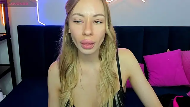 Snapshot of Diana_Garrett chatting on 12, 10, 2025 Diana Garrett online show from 12, 10, 2025