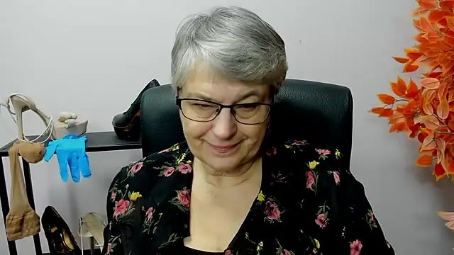 Snapshot of IrisDream chatting on 4, 12, 2024 IrisDream online show from 4, 12, 2024