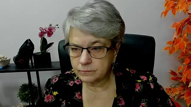 Snapshot of IrisDream chatting on 5, 12, 2024 IrisDream online show from 5, 12, 2024