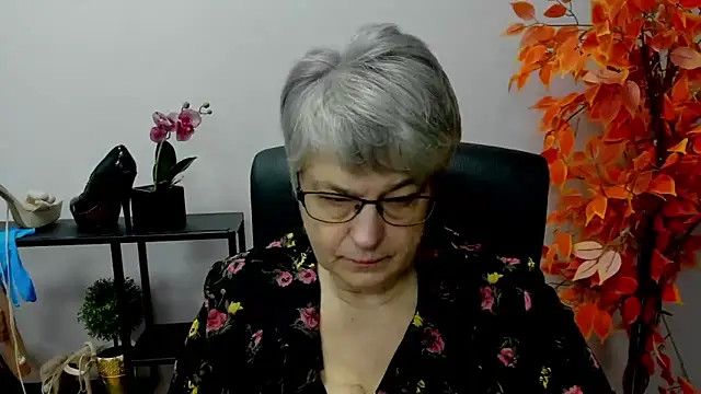 Snapshot of IrisDream chatting on 5, 12, 2024 IrisDream online show from 5, 12, 2024
