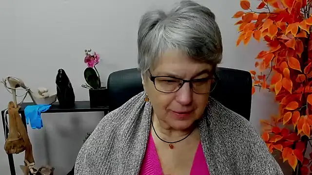 Snapshot of IrisDream chatting on 6, 12, 2024 IrisDream online show from 6, 12, 2024