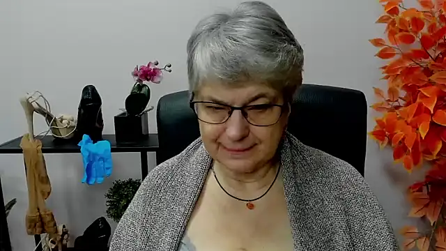 Snapshot of IrisDream chatting on 9, 12, 2024 IrisDream online show from 9, 12, 2024