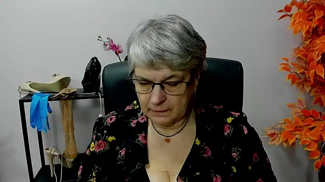 Snapshot of IrisDream chatting on 10, 12, 2024 IrisDream online show from 10, 12, 2024
