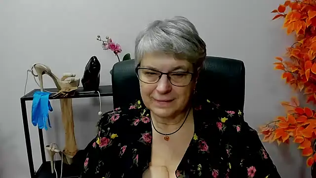 Snapshot of IrisDream chatting on 10, 12, 2024 IrisDream online show from 10, 12, 2024