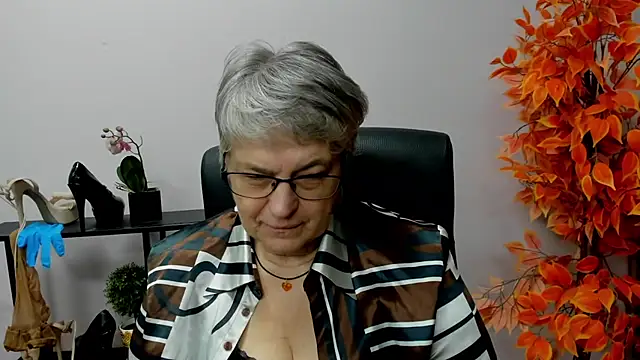 Snapshot of IrisDream chatting on 12, 12, 2024 IrisDream online show from 12, 12, 2024