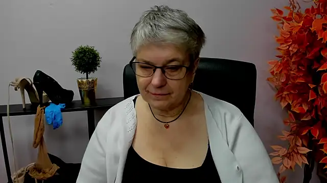 Snapshot of IrisDream chatting on 20, 12, 2024 IrisDream online show from 20, 12, 2024