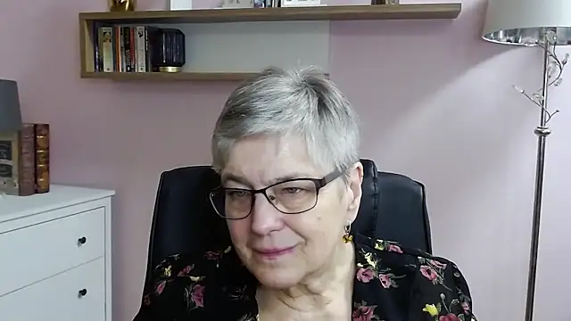 Snapshot of IrisDream chatting on 23, 12, 2024 IrisDream online show from 23, 12, 2024