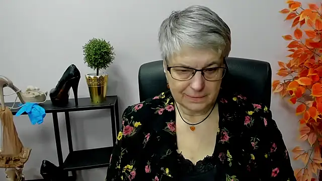 Snapshot of IrisDream chatting on 30, 12, 2024 IrisDream online show from 30, 12, 2024