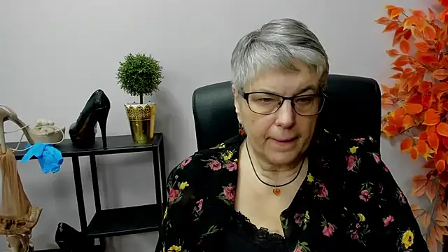 Snapshot of IrisDream chatting on 30, 12, 2024 IrisDream online show from 30, 12, 2024