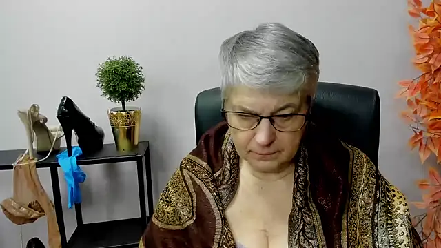 Snapshot of IrisDream chatting on 2, 1, 2025 IrisDream online show from 2, 1, 2025