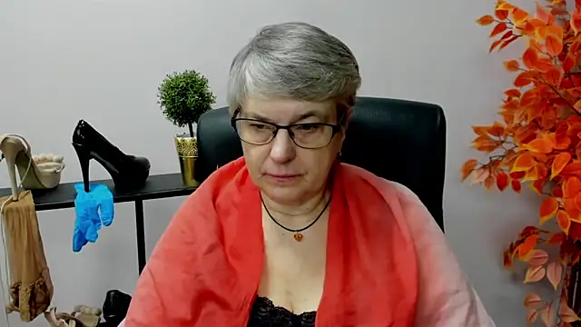 Snapshot of IrisDream chatting on 4, 2, 2025 IrisDream online show from 4, 2, 2025