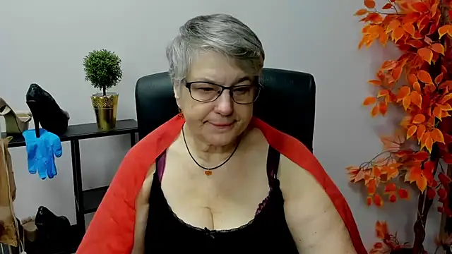 Snapshot of IrisDream chatting on 5, 2, 2025 IrisDream online show from 5, 2, 2025