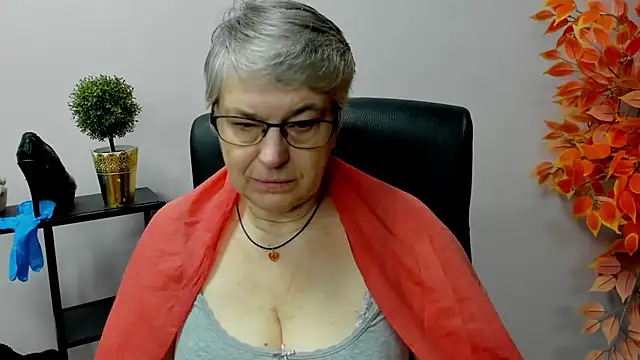Snapshot of IrisDream chatting on 6, 2, 2025 IrisDream online show from 6, 2, 2025