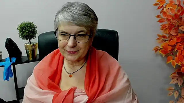 Snapshot of IrisDream chatting on 6, 2, 2025 IrisDream online show from 6, 2, 2025