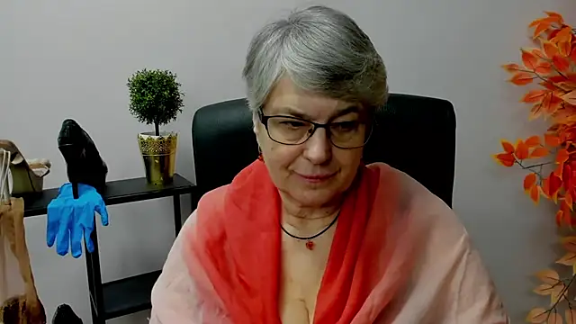 Snapshot of IrisDream chatting on 10, 2, 2025 IrisDream online show from 10, 2, 2025