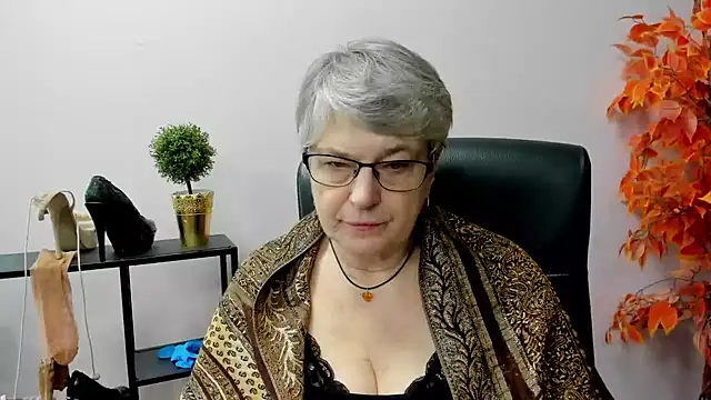 Snapshot of IrisDream chatting on 11, 2, 2025 IrisDream online show from 11, 2, 2025