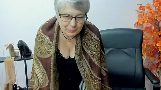 Snapshot of IrisDream chatting on 11, 2, 2025 IrisDream online show from 11, 2, 2025