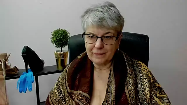 Snapshot of IrisDream chatting on 17, 2, 2025 IrisDream online show from 17, 2, 2025