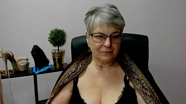 Snapshot of IrisDream chatting on 17, 2, 2025 IrisDream online show from 17, 2, 2025