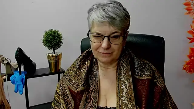Snapshot of IrisDream chatting on 18, 2, 2025 IrisDream online show from 18, 2, 2025
