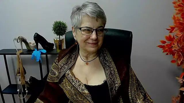 Snapshot of IrisDream chatting on 24, 2, 2025 IrisDream online show from 24, 2, 2025