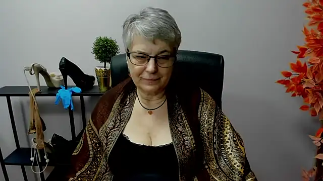 Snapshot of IrisDream chatting on 24, 2, 2025 IrisDream online show from 24, 2, 2025