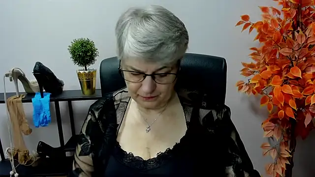 Snapshot of IrisDream chatting on 3, 3, 2025 IrisDream online show from 3, 3, 2025