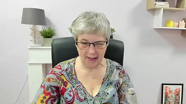 Snapshot of IrisDream chatting on 22, 6, 2026 IrisDream online show from 22, 6, 2026