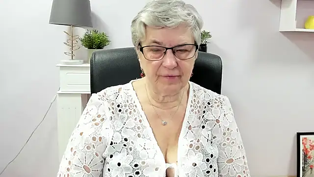 Snapshot of IrisDream chatting on 9, 7, 2026 IrisDream online show from 9, 7, 2026