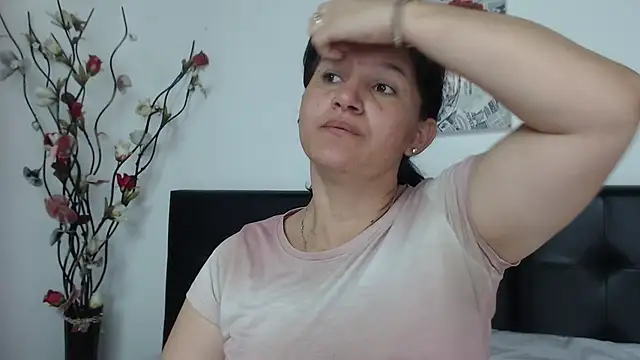 Angelinna Milf online show from 21, 12, 2024