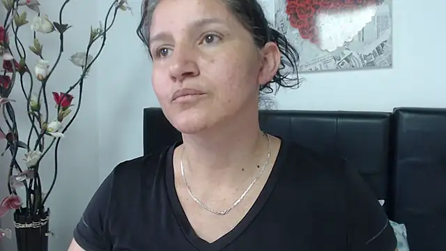 Angelinna Milf online show from 2, 1, 2025