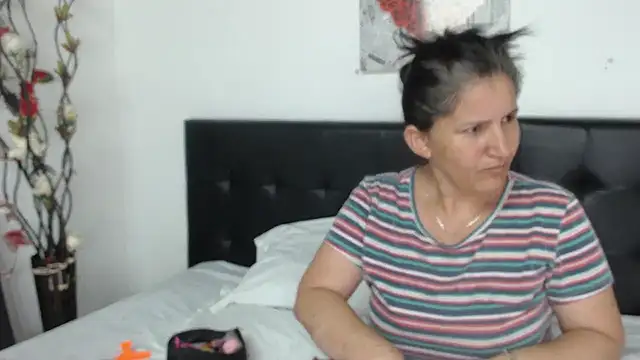 Angelinna Milf online show from 7, 1, 2025
