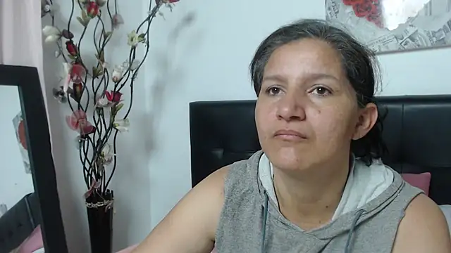 Angelinna Milf online show from 24, 1, 2025