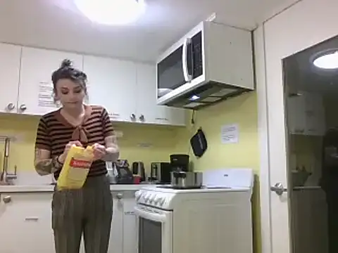 Snapshot of Phoenixmonroe0810 chatting on 31, 12, 2024 Phoenixmonroe0810 online show from 31, 12, 2024