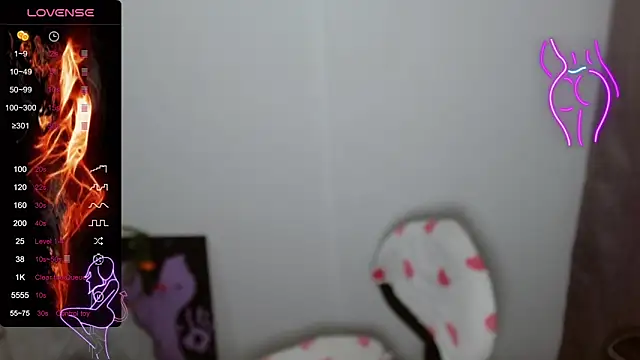 TRIXIE TANG28 online show from 4, 2, 2025