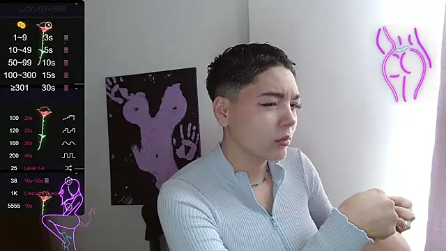 TRIXIE TANG28 online show from 8, 3, 2025