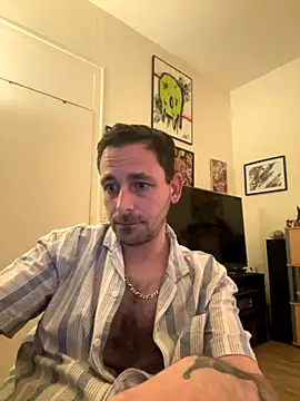 Snapshot of defbond420 chatting on 13, 10, 2025 defbond420 online show from 13, 10, 2025