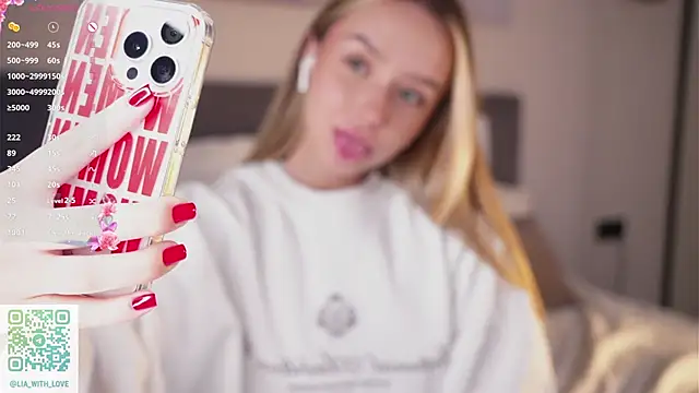 HollisBeckett online show from 14, 10, 2025