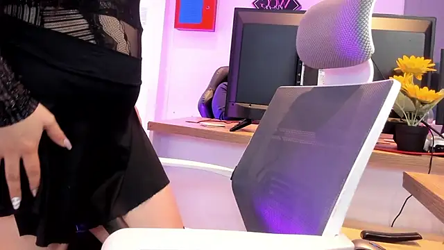 Kimkalifa  online show from 8, 11, 2025