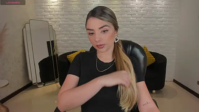 Snapshot of ChloePreston_ chatting on 6, 1, 2025 ChloePreston online show from 6, 1, 2025